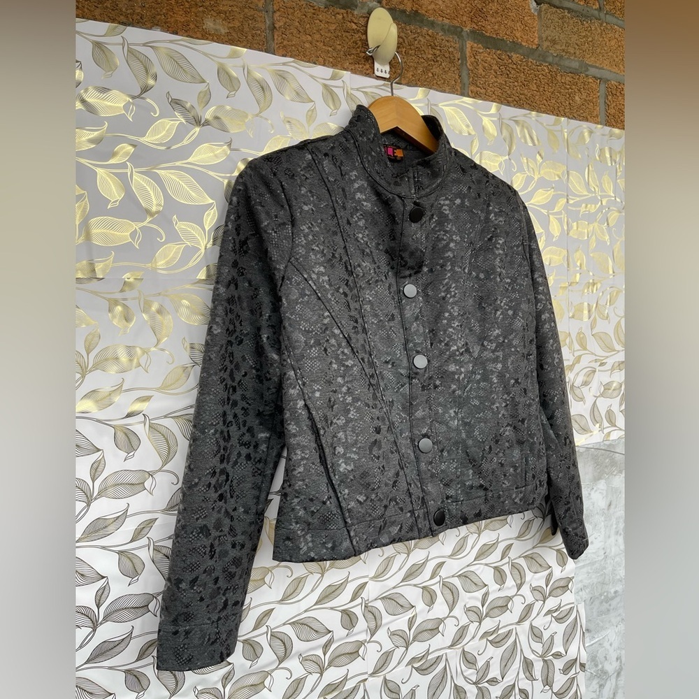 isle by melis kozan embossed jacket featuring a soft animal-print texture small - Picture 3 of 16
